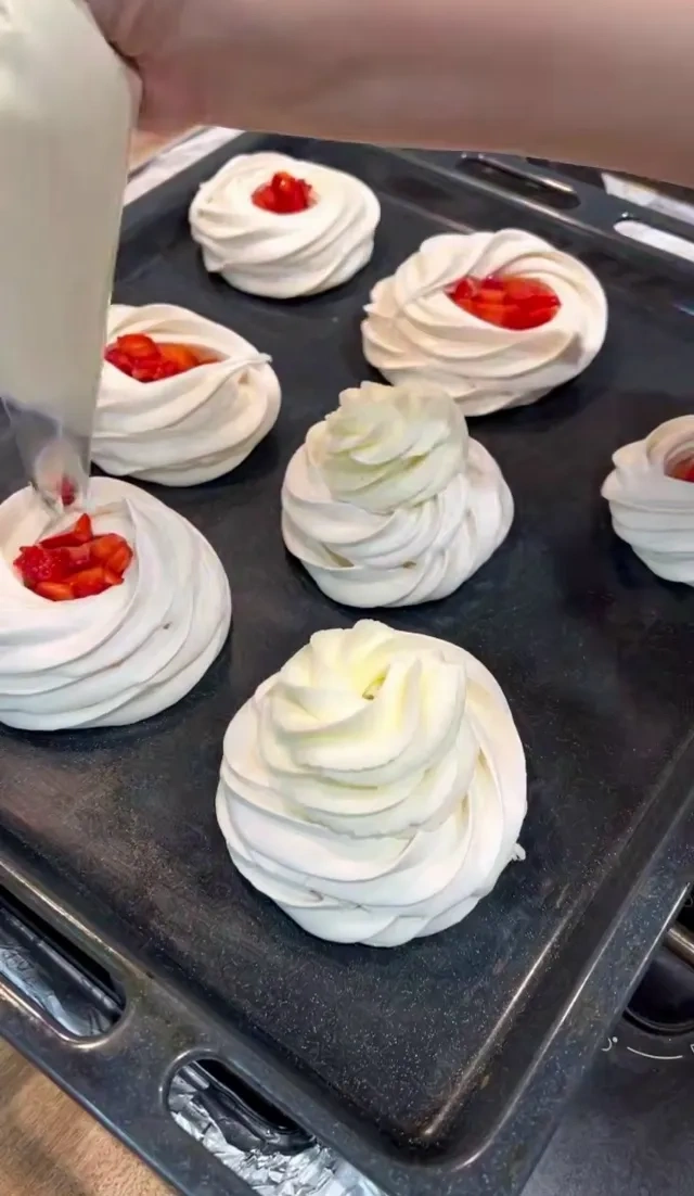 Шаг 5: Десерт «Павлова»