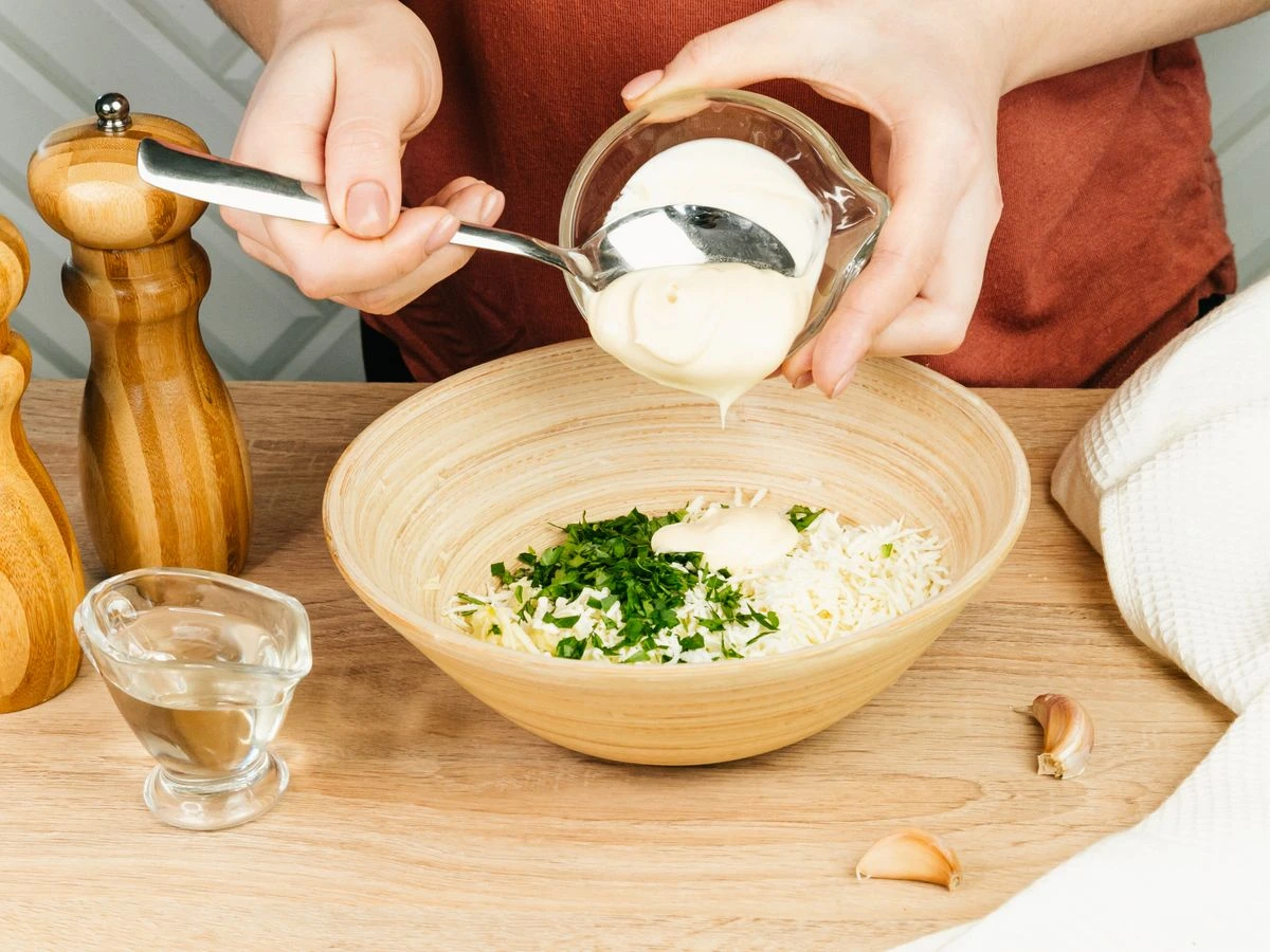 Шаг 5: Фаршированные шампиньоны с сулугуни, чесноком и чили