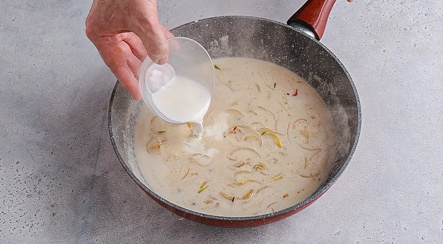 Филе индейки в кокосовом соусе на сковороде: шаг 5