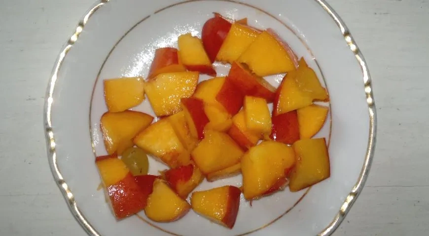 Фруктово - ягодный салат: шаг 5