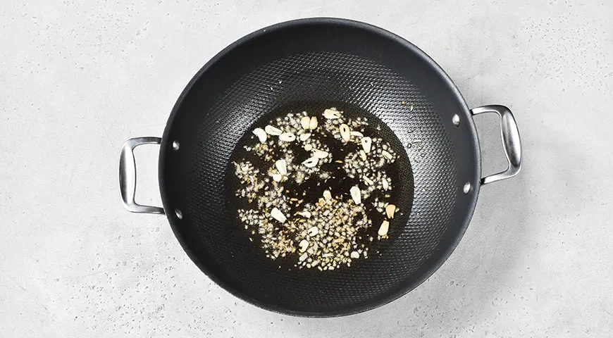 Фунчоза с морепродуктами и овощами: шаг 5