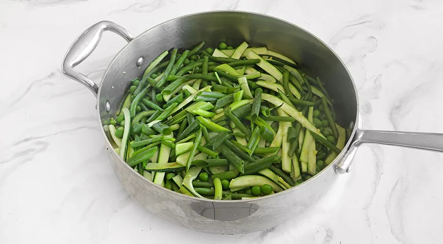 Фунчоза с зелеными овощами: шаг 5