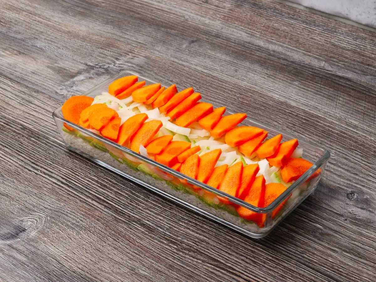 Шаг 5: Горбуша, запеченная с рисом и овощами