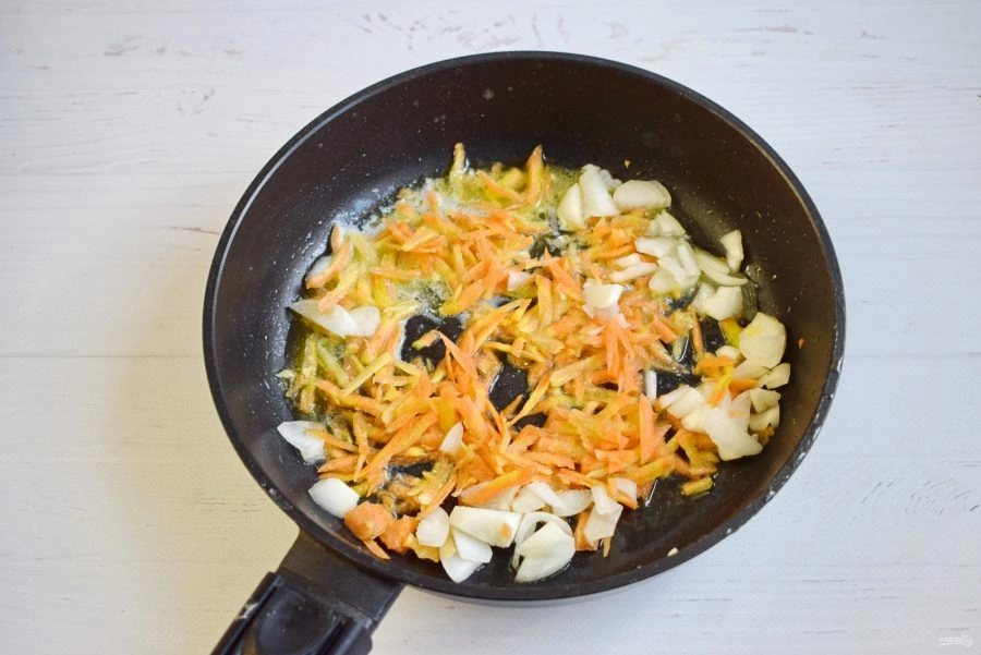 Шаг 5: Гороховый суп с чесночным и рулет и ками