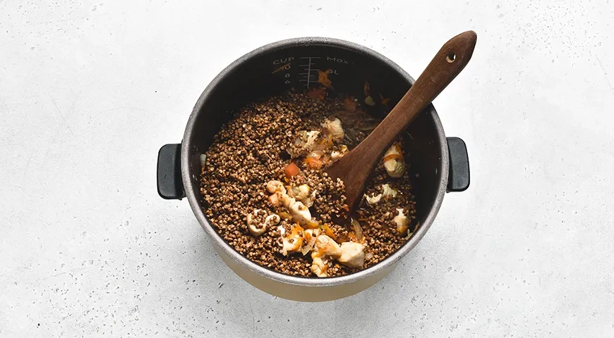 Гречка по-купечески в мультиварке с курицей: шаг 5