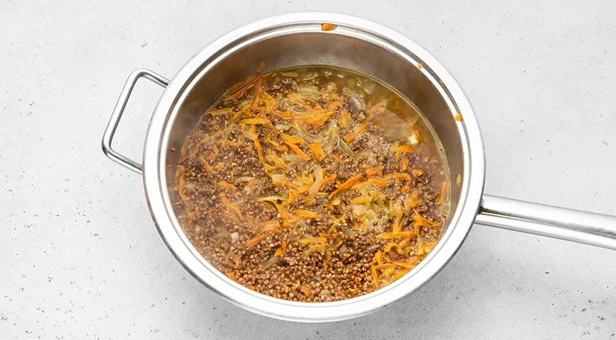 Гречка с фрикадельками на сковороде: шаг 5