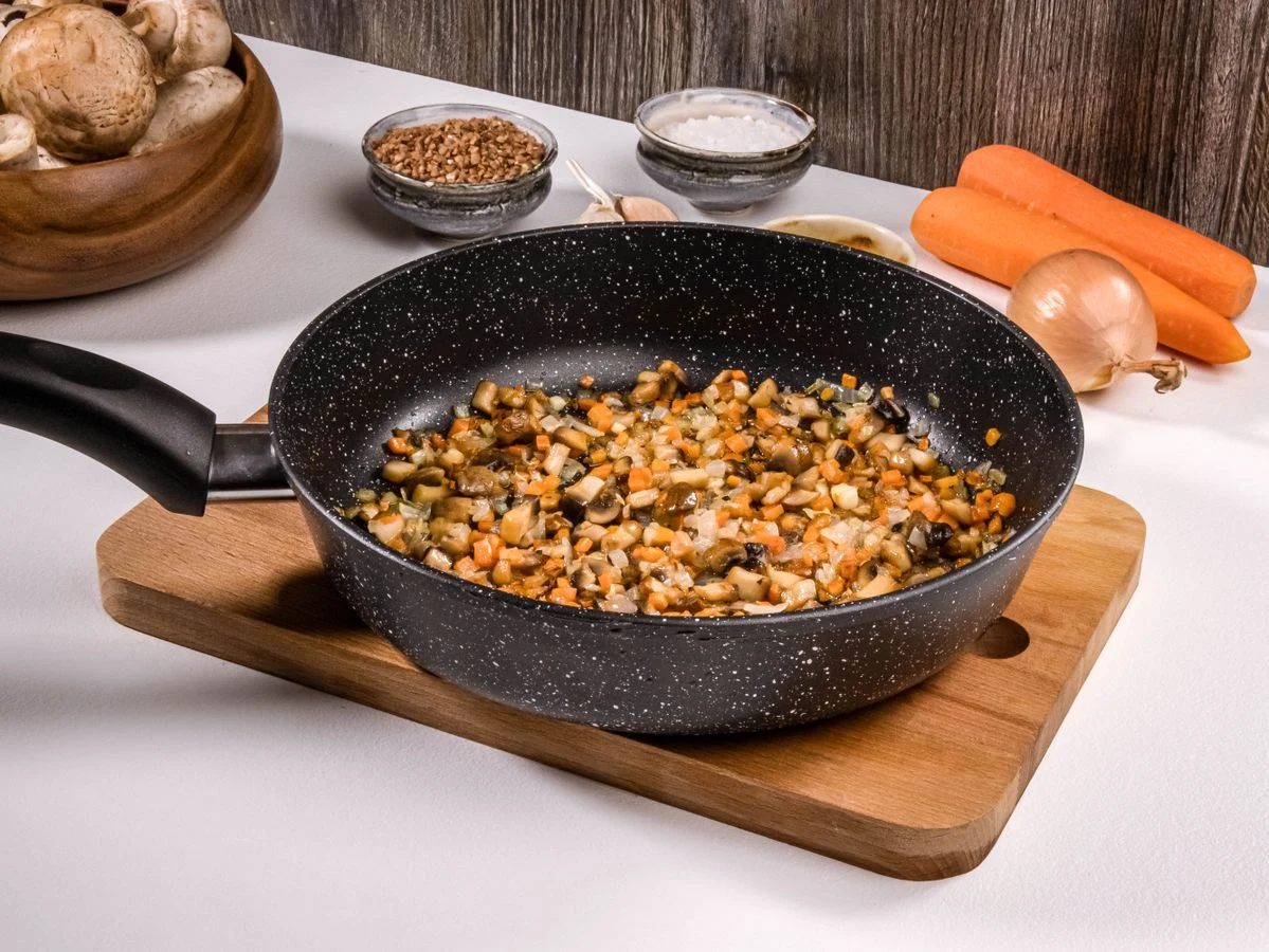 Шаг 5: Гречка с грибами и морковью