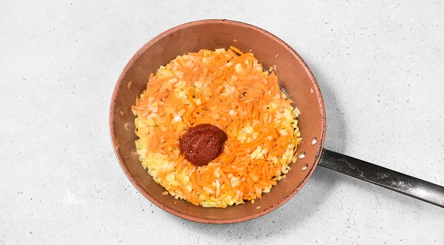 Гречка с котлетами на сковороде: шаг 5