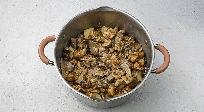 Гречневая каша с картофелем и грибами: шаг 5