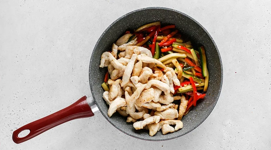 Гречневая лапша с курицей и овощами: шаг 5