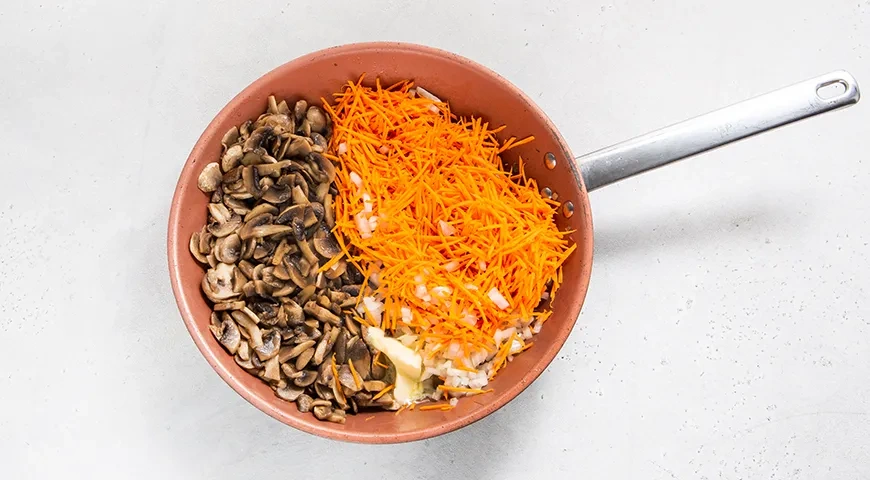 Грибной суп из шампиньонов с картофелем: шаг 5