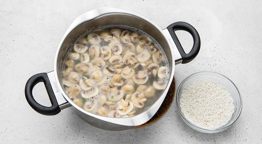 Грибной суп с рисом и картофелем: шаг 5