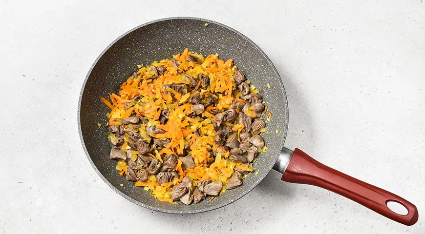 Гуляш из куриных сердечек: шаг 5