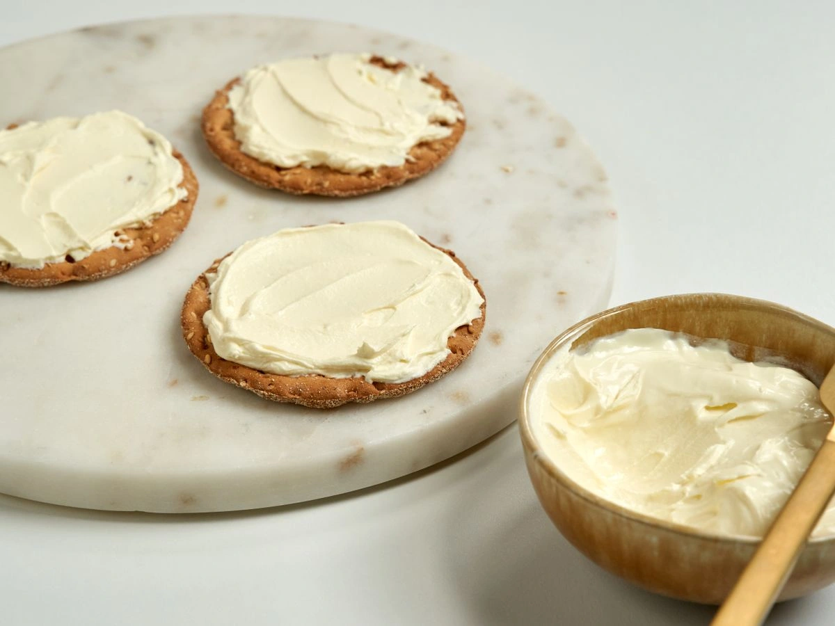 Шаг 5: Хлебцы с карамелизированной грушей и маскарпоне