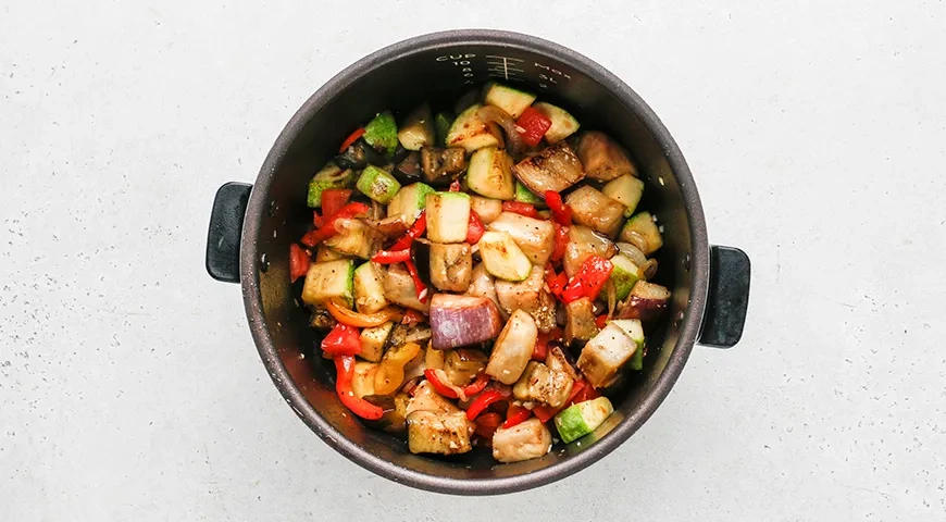 Кабачки и баклажаны в мультиварке: шаг 5