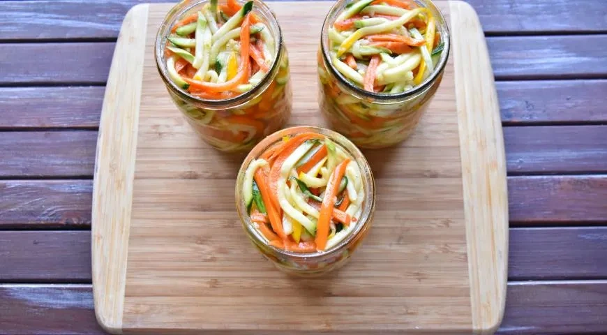 Кабачки с морковью по-корейски: шаг 5