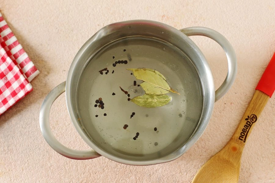 Шаг 5: Капуста бомба в горячем рассоле