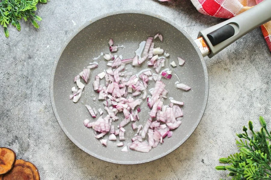 Шаг 5: Капустная солянка с со с и с кой