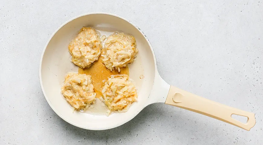 Капустные оладьи с сыром: шаг 5