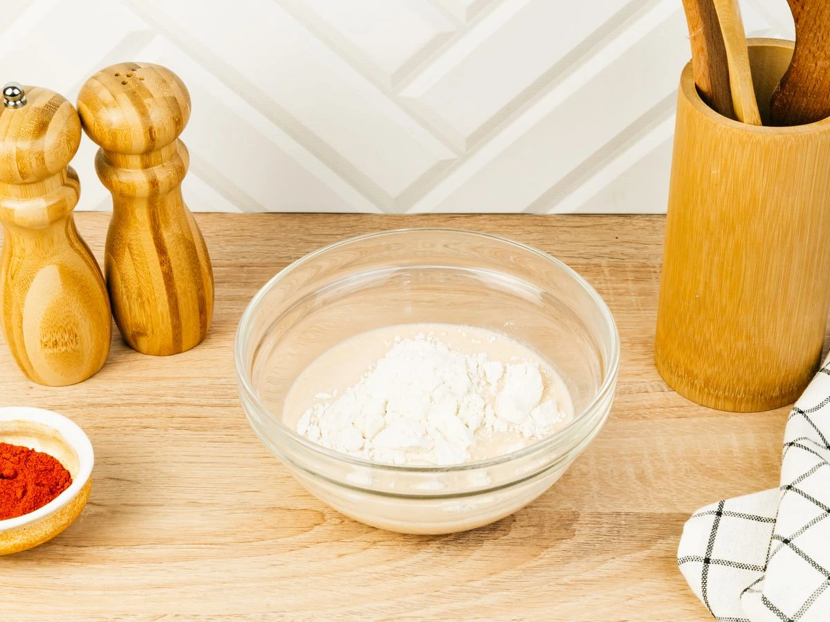 Шаг 5: Картофель в кляре со сметанным соусом