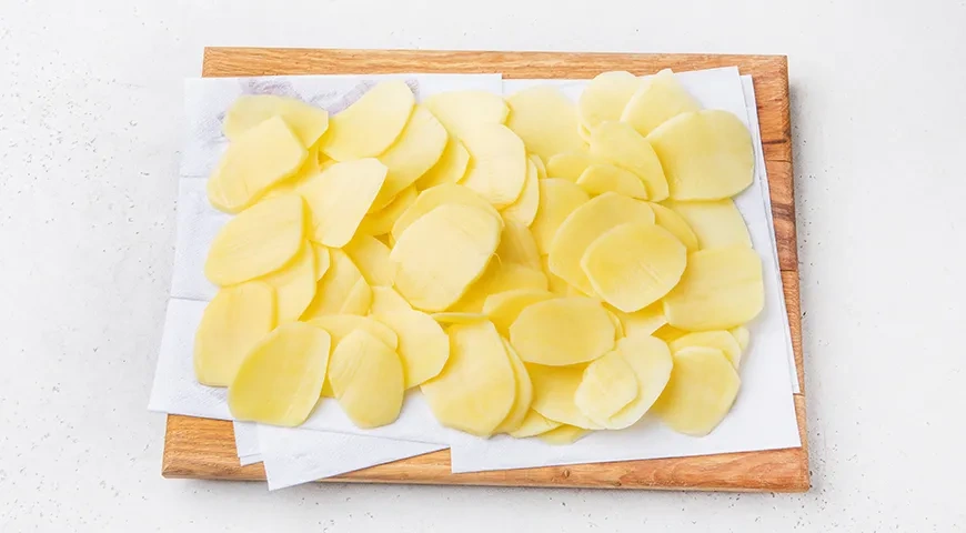 Картофельная запеканка с фаршем и овощами под сыром: шаг 5