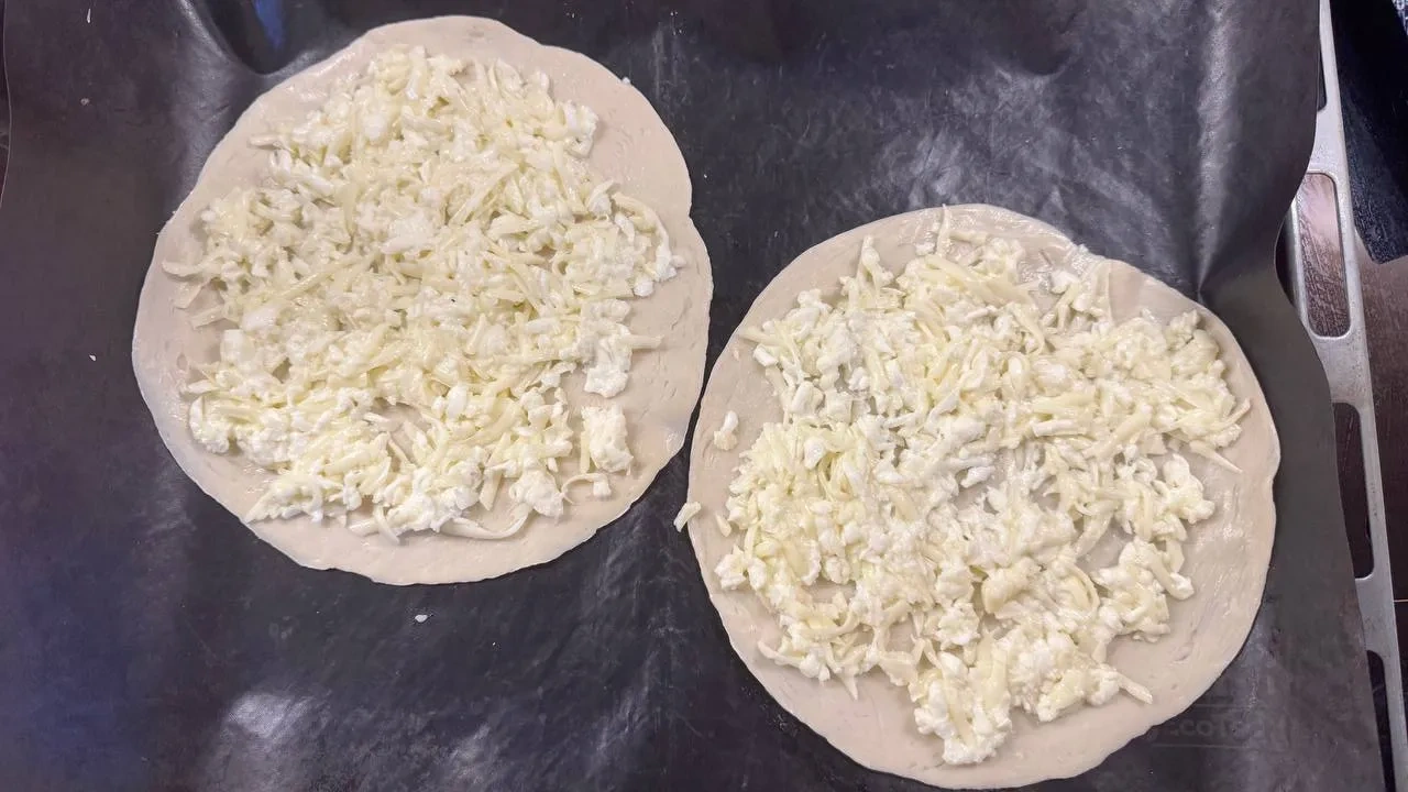 Хачапури за полчаса на лепёшке роти: шаг 5