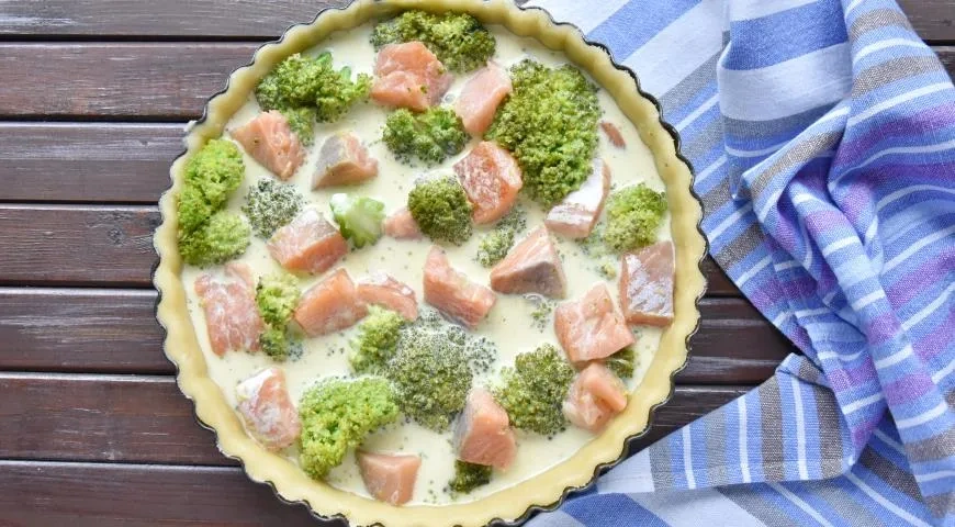 Киш с брокколи и рыбой: шаг 5