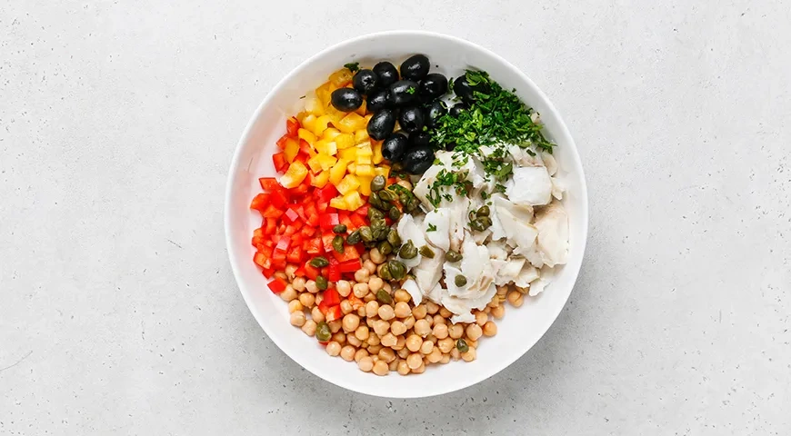 Классический салат с отварной рыбой: шаг 5