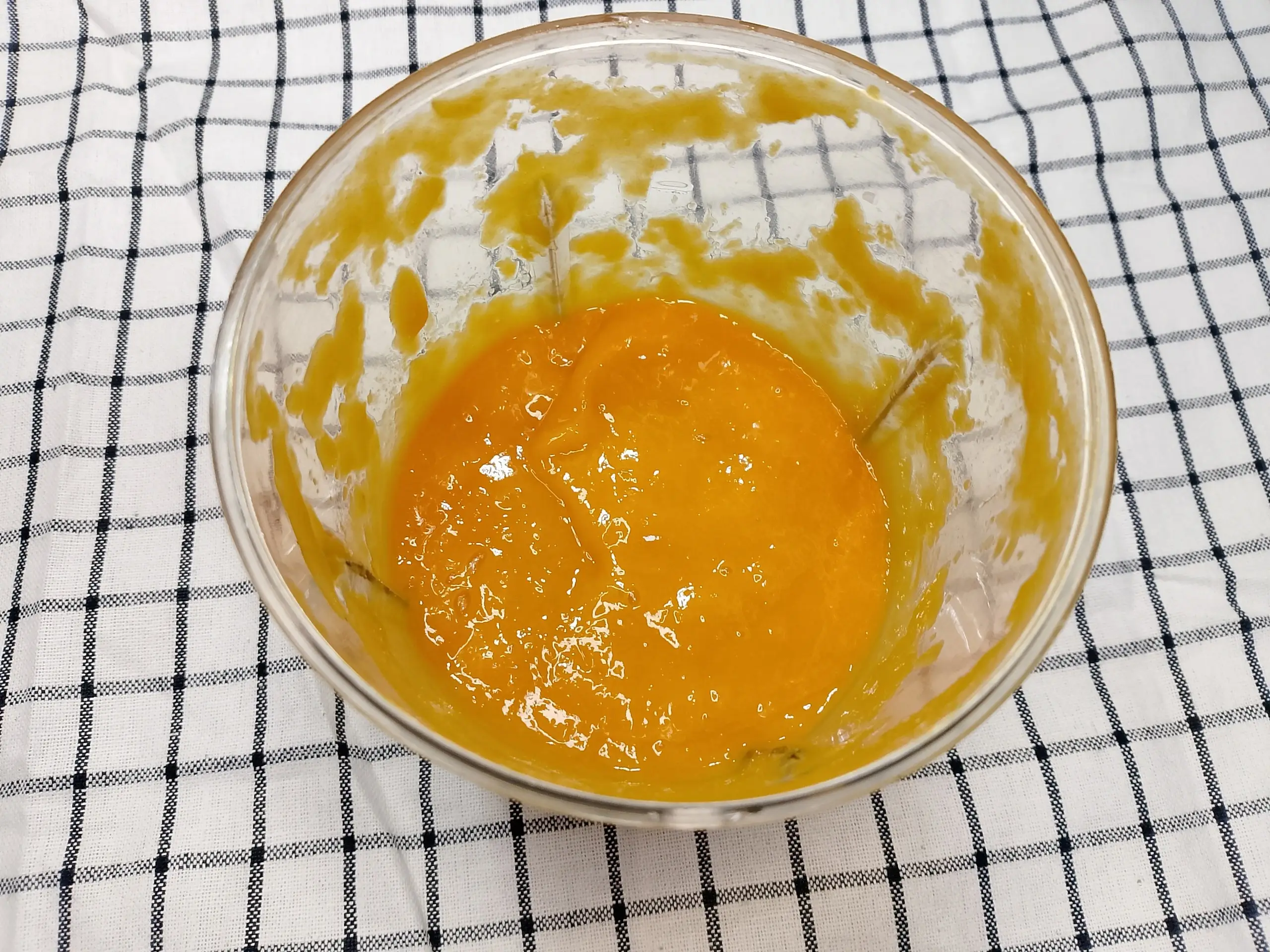 Шаг 5: Коктейль с шампанским и манго на 14 февраля