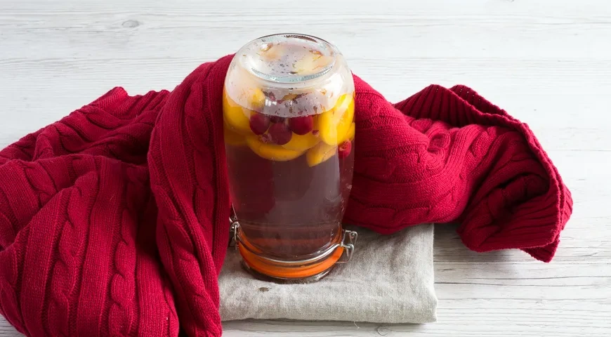 Компот из абрикосов и вишни: шаг 5