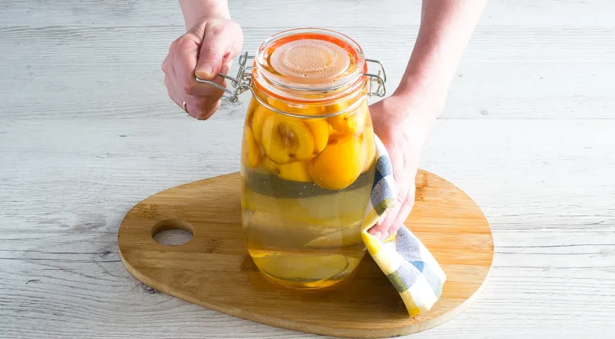 Компот из абрикосов на зиму: шаг 5