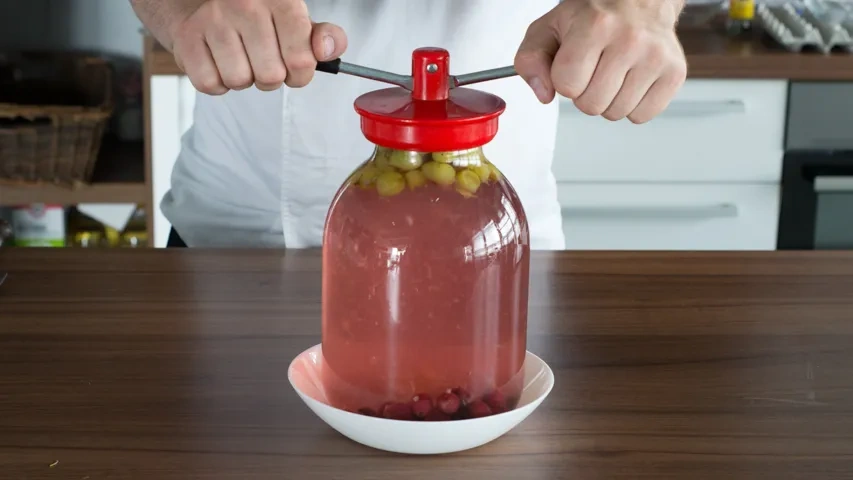 Компот из вишни и крыжовника: шаг 5