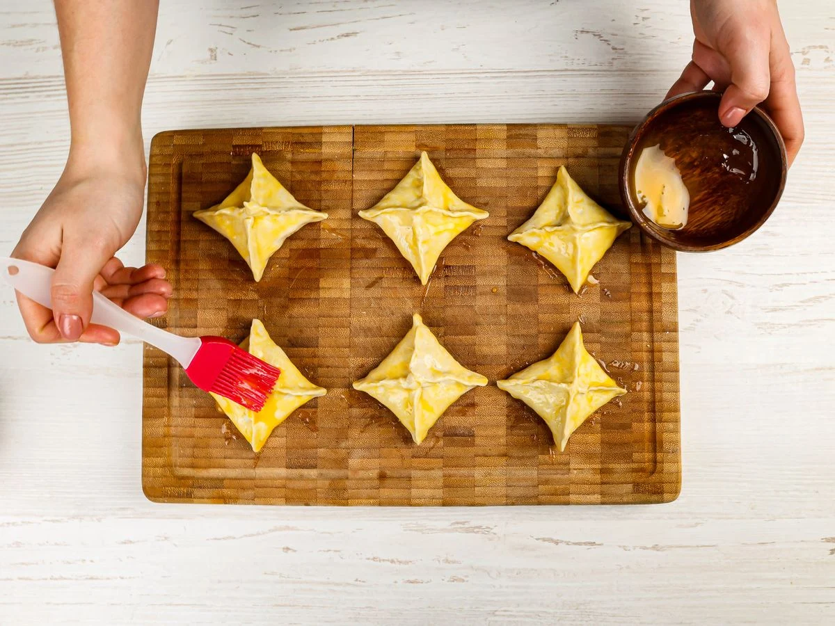 Шаг 5: Конвертики с малиной