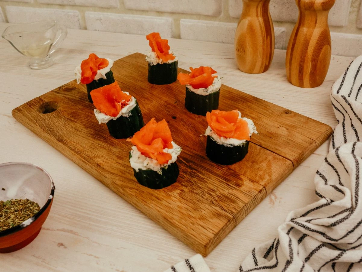 Шаг 5: Корзинки из огурцов с копченым лососем