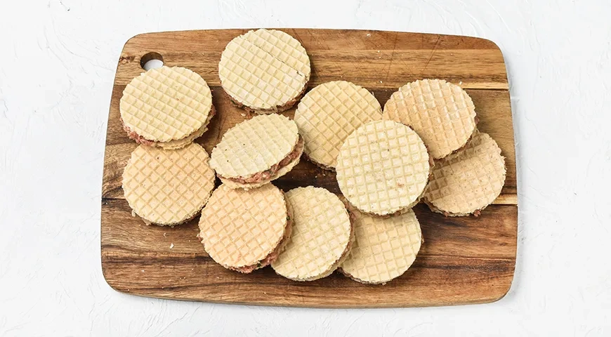 Котлеты в вафельных коржах: шаг 5