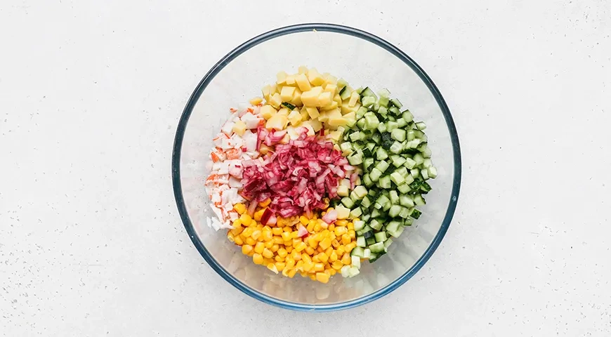 Крабовый салат с картошкой: шаг 5