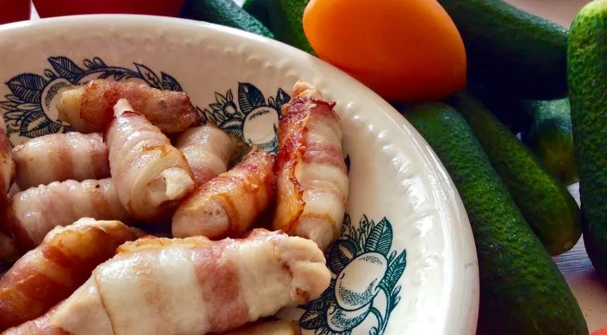 Куриные мини-рулетики с беконом: шаг 5