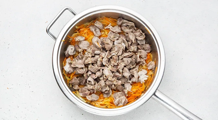 Куриные желудки, тушенные с луком: шаг 5