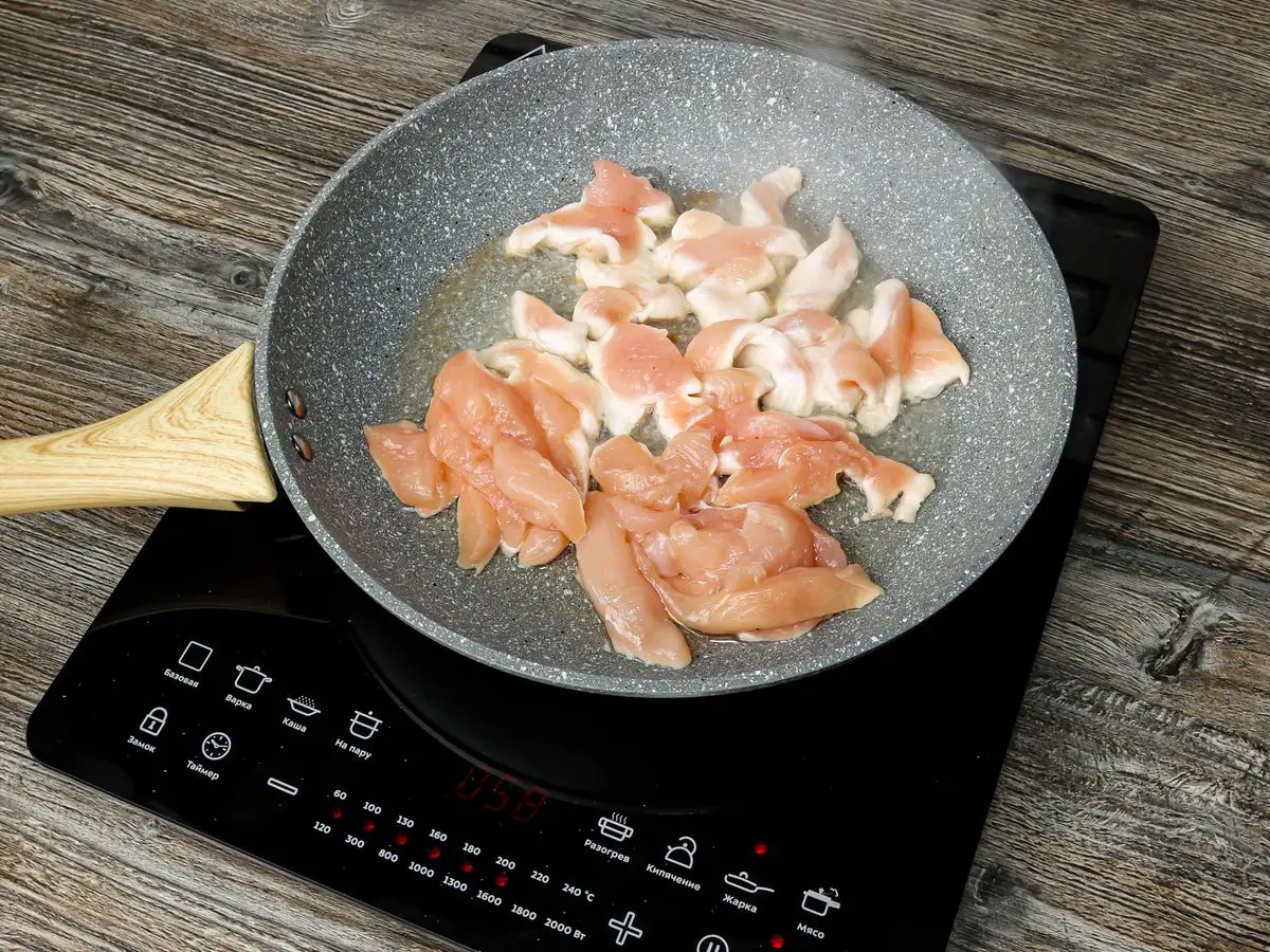 Шаг 5: Курица со стручковой фасолью и шампиньонами