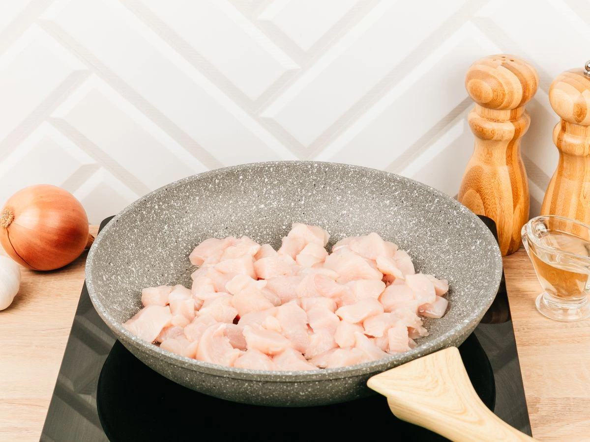 Шаг 5: Курица тушёная с овощами