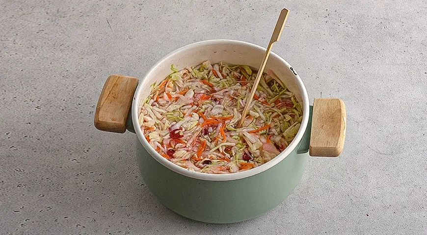 Квашеная капуста в кастрюле: шаг 5