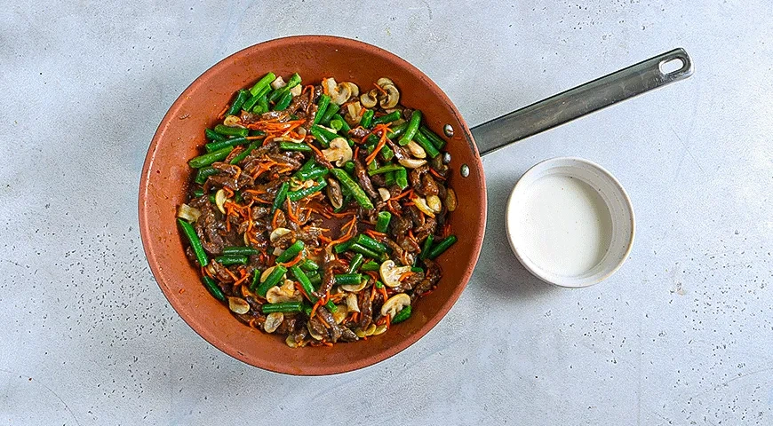 Лапша с говядиной и овощами по-азиатски: шаг 5