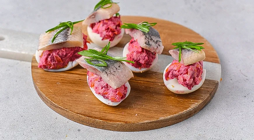 Ленивая селедка под шубой в яйце: шаг 5