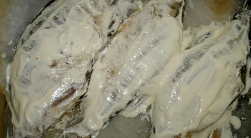 Лещи, запечённые в сметане: шаг 5