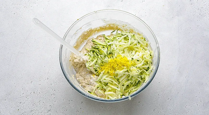 Лимонно-йогуртовый кекс с цукини: шаг 5