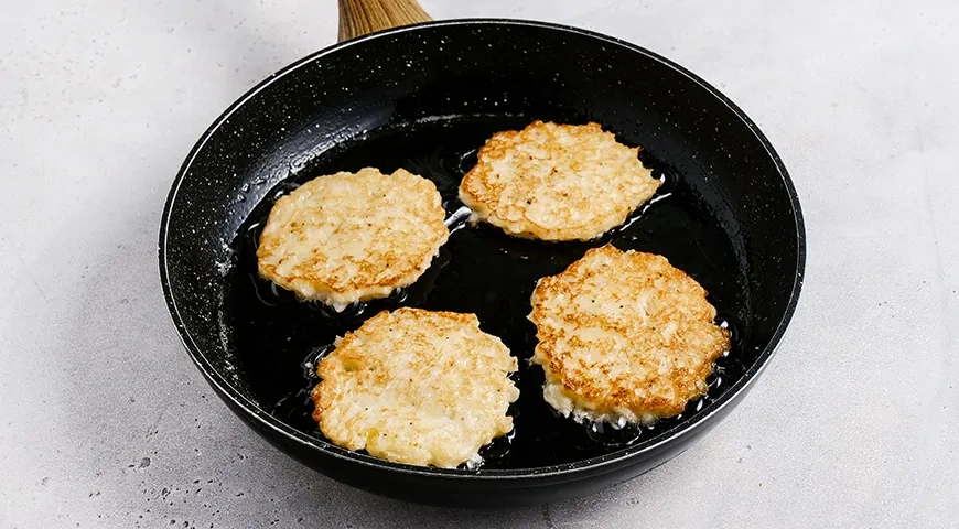 Луковые оладьи: шаг 5