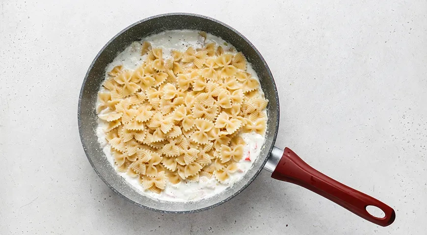 Макароны с крабовыми палочками: шаг 5