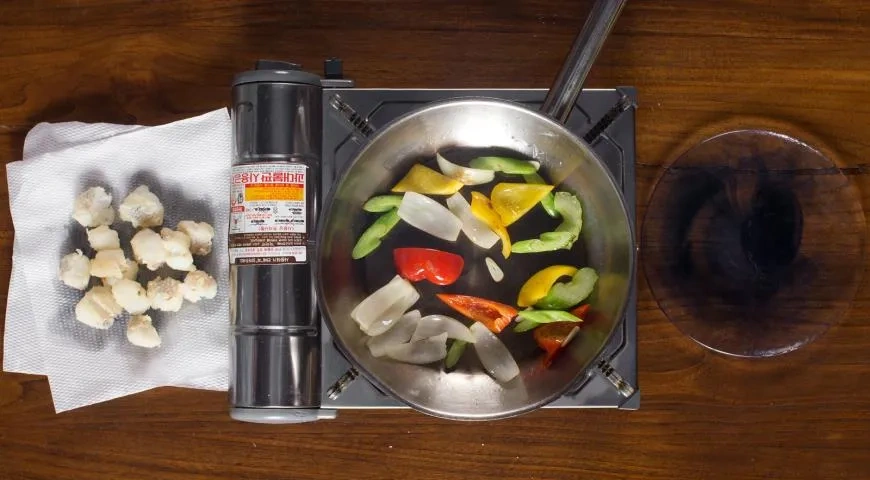 Малоглазый макрурус, жаренный на сильном огне с овощами: шаг 5