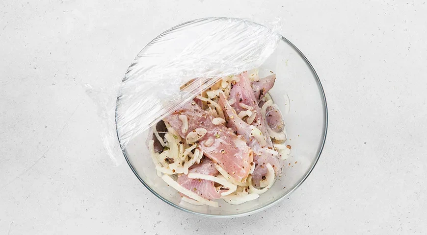 Маринованный карп в уксусе с луком: шаг 5