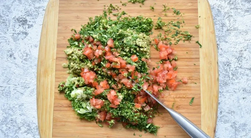 Мексиканский соус из авокадо гуакамоле: шаг 5